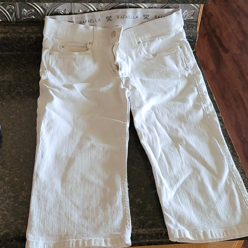 Rafaella capris size 8